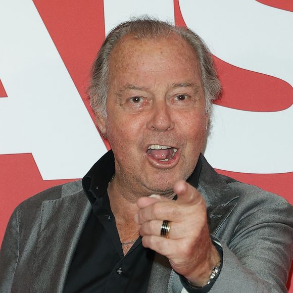 En légende d'une photo de sa fille et lui à l'avant-première ainsi que d'une affiche du film, il écrit : 

Michel Leeb - Avant-première du film "Pour le plaisir" au Pathé Palace à Paris le 4 ami 2026. © Coadic Guirec/bestimage