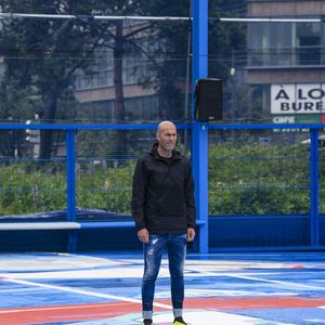 Menées avec succès auprès de la municipalité, les négociations prévoient des infrastructures modernes dédiées aux sports de raquette et au ballon rond.

Zinédine Zidane - À l’occasion du 20ème anniversaire de la victoire des Bleus en Coupe du monde, l’ex-entraîneur du Real Madrid inaugure un terrain pour les jeunes à côté du Stade de France le "playground ZZ 10", à Saint-Denis, le 11 juin 2018. 

 © Bestimage