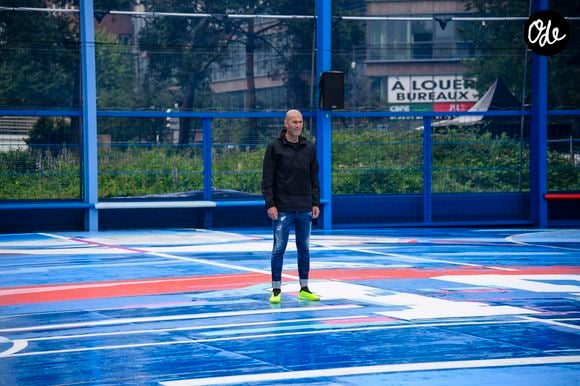Menées avec succès auprès de la municipalité, les négociations prévoient des infrastructures modernes dédiées aux sports de raquette et au ballon rond.

Zinédine Zidane - À l’occasion du 20ème anniversaire de la victoire des Bleus en Coupe du monde, l’ex-entraîneur du Real Madrid inaugure un terrain pour les jeunes à côté du Stade de France le "playground ZZ 10", à Saint-Denis, le 11 juin 2018. 

 © Bestimage
