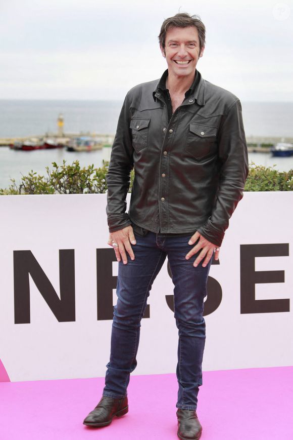 En effet, il s'est lancé il y a quelques années maintenant dans un autre projet, bien éloigné des plateaux de tournage. 

Franck Sémonin de Section de recherches
CANNESERIES SAISON 5 au Palais des Festivals et des Congrès de Cannes, mercredi 6 avril 2022. © Christophe Aubert via Bestimage
