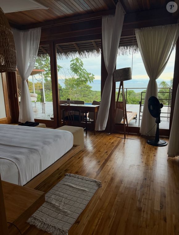Un établissement 4 étoiles où la nuit coûte entre 588 et plus de 2000 dollars.

Sylvie Tellier en vacances en famille au Costa Rica.