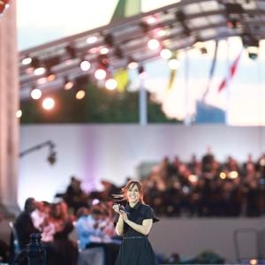 Parmi les artistes, on pouvait compter sur Natasha St Pier, Olivia Ruiz, Renaud Capuçon, Zaz, Nana Mouskouri, Elsa Zylberstein, Pene Pati ou encore Julie Fuchs. 


Exclusif - Zaz - Emission "Le concert pour la paix" sur les Champs-Elysées à Paris, retransmis en direct sur France 2, le 8 mai 2025. © Christophe Clovis - Pierre Perusseau / Bestimage