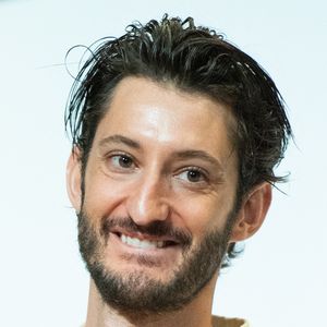 Pierre Niney s'accorde actuellement une pause bien méritée à la montagne avant de monter sur scène.

Pierre Niney lors de la cérémonie Le Comte De Monte-Christo - César Des Lyceens à l'Université de La Sorbonne à Paris, France. Photo par Aurore Marechal/ABACAPRESS.COM