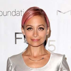 L'occasion pour les internautes de constater que la jeune femme a bien grandi et a totalement changé de style au fil des années.

Nicole Richie à la soirée "Fashion Institute Of Technology" à New York, le 30 avril 2015
Bestimage