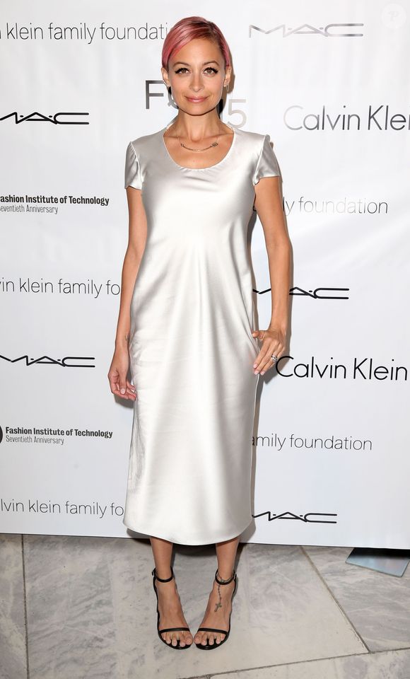 L'occasion pour les internautes de constater que la jeune femme a bien grandi et a totalement changé de style au fil des années.

Nicole Richie à la soirée "Fashion Institute Of Technology" à New York, le 30 avril 2015
Bestimage