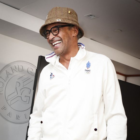 Cette arrivée récente a coïncidé de manière poétique avec la naissance du bébé de son fils aîné Joakim.

Yannick Noah, lors de la présentation du projet Para Tennis de la Fédération Française de Tennis, à Roland-Garros, Paris, le 21 janvier 2026. 

© Jack Tribeca / Bestimage