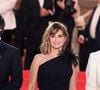 Les hommes s'autorisent aussi quelques libertés notables avec le protocole, à l'image de Milo Quifes se présentant sans le traditionnel nœud papillon obligatoire.

Javier Ambrossi, Penelope Cruz, Milo Quifes - Descente des marches du film " La bola negra " lors du 79ème Festival International du Film de Cannes, le 20 mai 2026. 

© Jacovides-Moreau / Bestimage