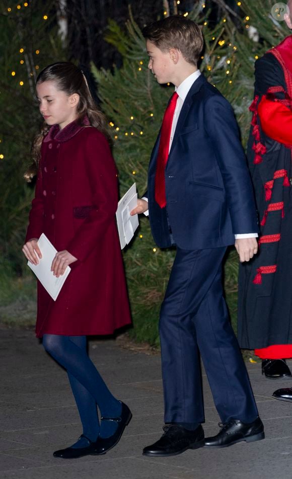 son frère prince George deviendra "prince de Galles".

La princesse Charlotte de Galles, Le prince George de Galles - La famille royale d'Angleterre assiste à la messe "Together At Christmas Carol" à l'abbaye de Westminster à Londres, Royaume-Uni le 6 Décembre, 2024

photo : GOFF INF / BESTIMAGE