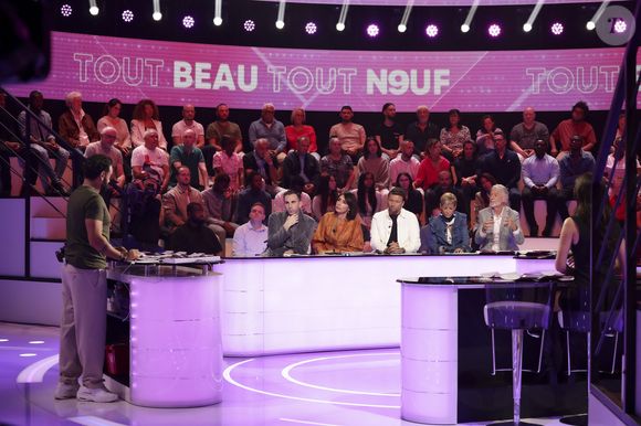 Exclusif - Jordan De Luxe, Géraldine Maillet, Raymond Aabou, Isabelle Morini-Bosc, Gilles Verdez, sur le plateau de TBT9 présenté par C.Hanouna, et diffusé en direct sur W9, Paris, France, le 09 octobre 2025. © Jack Tribeca / Bestimage