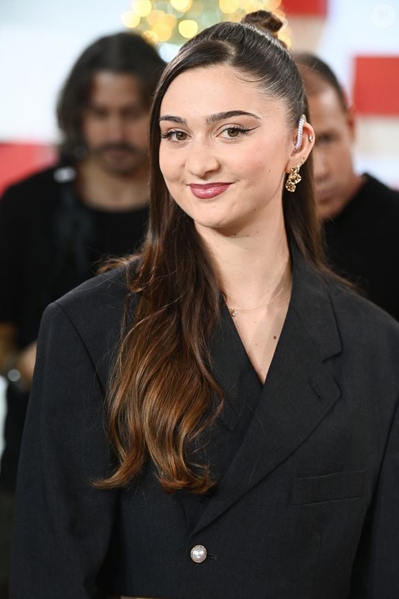 Rose Paynel, atteinte de surdité, sera aussi présente pour témoigner de son parcours et de son livre.

Exclusif - Rose Paynel - Enregistrement de l'émission Vivement dimanche au studio Rive gauche, présentée par Michel Drucker le 16 décembre 2025. . Diffusion sur France 3 le 04/01/2026 . © Guillaume Gaffiot / Bestimage