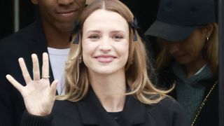 Dans l'appartement d'Angèle situé à Bruxelles, la chanteuse possède des pièces déco ultra design