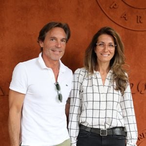 Le couple y coule des jours heureux avec leur fille Amalia, 10 ans.

Nicolas Vix et sa compagne Anne-Claire Coudray au village (jour 13) lors des Internationaux de France de Tennis de Roland Garros 2022 à Paris, France, le 3 juin 2022. Dominique Jacovides/Bestimage