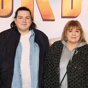Elle a partagé une longue histoire avec Bruno Gaccio, avec qui elle a eu deux enfants, Charlotte et Enzo. 

Michèle Bernier et son fils Enzo assistent à la première du film « Les K d’Or » au Grand Rex à Paris, en France, le 2 mars 2026. Photo de Jérôme Domine/ABACAPRESS.COM