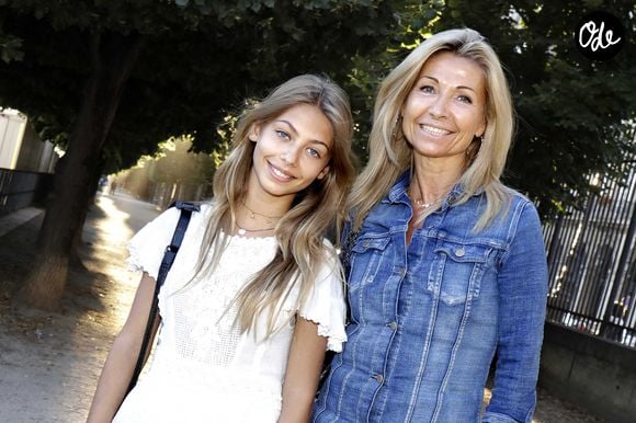 La fille de Natty Belmondo est étudiante à l'université Columbia de New York

Natty Belmondo et sa fille Stella lors de l'inauguration de la 35e Fête foraine des Tuileries au Jardin des Tuileries à Paris, en France, le 24 juin 2018. Photo de Vim/ABACAPRESS.COM