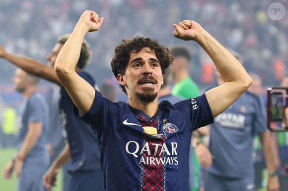 Vitor Machado Ferreira Vitinha du PSG célèbre sa victoire lors de la finale de la Ligue des Champions 2025/2026 opposant le Paris Saint Germain à Arsenal FC aux tirs au but au stade Puskas Arena à Budapest (Hongrie), le 30 mai 2026. Inside/Psnewz/Bestimage