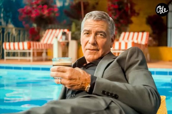 La pop star Dua Lipa devient le nouveau visage de la marque de café Nespresso, aux côtés de son ambassadeur historique, George Clooney. © Nespresso via Bestimage