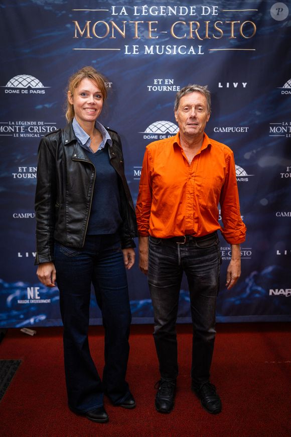 Exclusif - Antoine de Maximy et sa compagne Magali Benet au photocall du showcase de présentation de la comédie musicale La Légende du Comte de Monte Cristo à Salle Gaveau à Paris, France, le 25 septembre 2025. © Julien Sarkissian/Bestimage