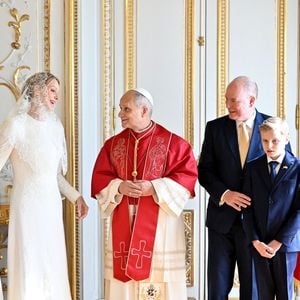 Le pape Léon XIV avec le prince Albert II de Monaco, la princesse Charlène,le prince Jacques et la princesse Gabriella - Entretien au palais pricnier et photo officielle - Visite historique du pape Léon XIV à Monaco le 28 mars 2026.
© Bruno Bebert - Dominique Jacovides / Bestimage