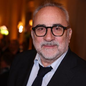 "Sa mort m’a attristé car je ne m’y attendais pas du tout, je ne savais pas qu’elle était malade", a-t-il confié.

Antoine Dulery assiste au 7ème gala photo des Stéthos d'Or à Paris, France, le 16 février 2026. Photo par Jerome Domine/ABACAPRESS.COM