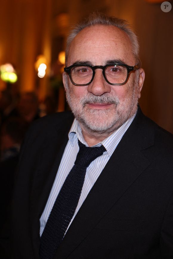 "Sa mort m’a attristé car je ne m’y attendais pas du tout, je ne savais pas qu’elle était malade", a-t-il confié.

Antoine Dulery assiste au 7ème gala photo des Stéthos d'Or à Paris, France, le 16 février 2026. Photo par Jerome Domine/ABACAPRESS.COM