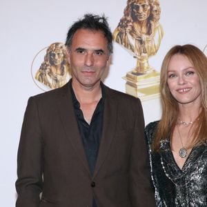 Aujourd'hui toujours impliquée dans la musique, celle qui partage la vie de Samuel Benchetrit prépare un nouvel album et s’investit dans des projets qui lui tiennent à cœur.


Vanessa Paradis et son mari Samuel Benchetrit (auteur et metteur en scène de la pièce « Maman » dans laquelle Vanessa est nominée) - 33ème « Nuit des Molières » aux Folies Bergère à Paris le 30 Mai 2022. Bertrand Rindoff / Bestimage