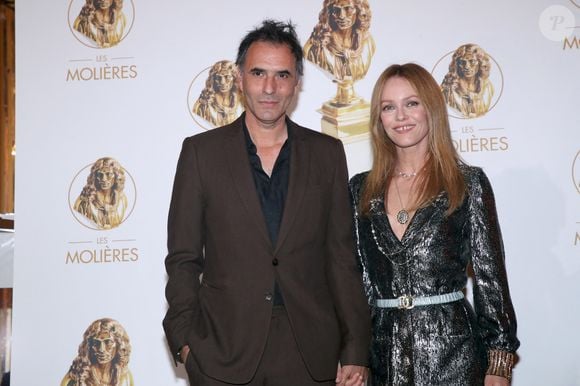 Aujourd'hui toujours impliquée dans la musique, celle qui partage la vie de Samuel Benchetrit prépare un nouvel album et s’investit dans des projets qui lui tiennent à cœur.


Vanessa Paradis et son mari Samuel Benchetrit (auteur et metteur en scène de la pièce « Maman » dans laquelle Vanessa est nominée) - 33ème « Nuit des Molières » aux Folies Bergère à Paris le 30 Mai 2022. Bertrand Rindoff / Bestimage