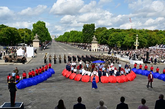 Eloïz et Yvard - Cérémonie du 145ème défilé militaire du 14 juillet, jour de la Fête Nationale, avenue des Champs-Elysées à Paris.
© Christian Liewig / Bestimage