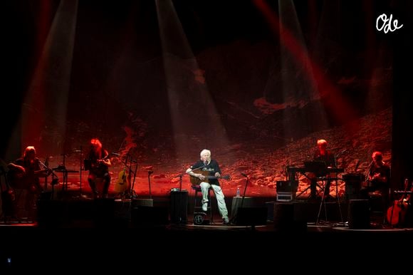 Sur Instagram, le message commence par des remerciements adressés aux admirateurs du chanteur. 

Exclusif - Hugues Aufray en concert au Zenith de Rouen le 27 juin 2026. © Pierre Perusseau/Bestimage