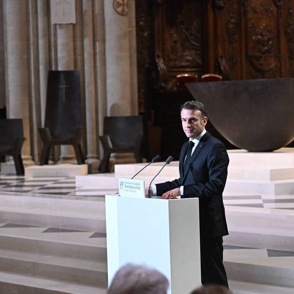 Emmanuel Macron, président de la République Française lors de la cérémonie de réouverture de la cathédrale Notre-Dame de Paris, le 7 décembre 2024. Joyau de l’art gothique, lieu de culte et de culture, symbole universel de la France et de son histoire, la cathédrale de Notre-Dame de Paris rouvre ses portes les 7 et 8 décembre, cinq ans après le terrible incendie qui l’avait ravagée le 15 avril 2019. © Eric Tschaen/Pool/Bestimage