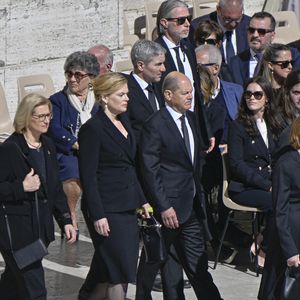 Les dirigeants et les têtes couronnées, venus du monde entier, assistent aux funérailles du pape François sur la place Saint-Pierre au Vatican à Rome le 26 avril 2025 Europa Press / Bestimage