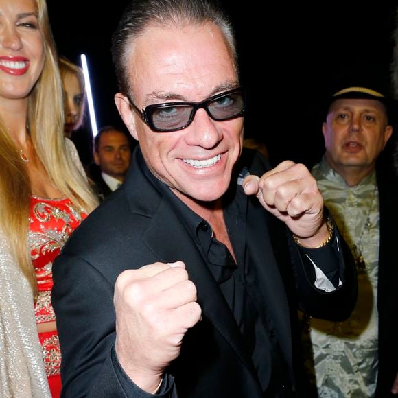 Jean-Claude Van Damme est au coeur d'une sale affaire. 

Jean-Claude Van Damme -  Interieur de la soiree de Grisogono a l'Eden Roc au Cap d'Antibes lors du 66eme festival du film de Cannes. 
Borde / Jacovides / Junior / Bestimage