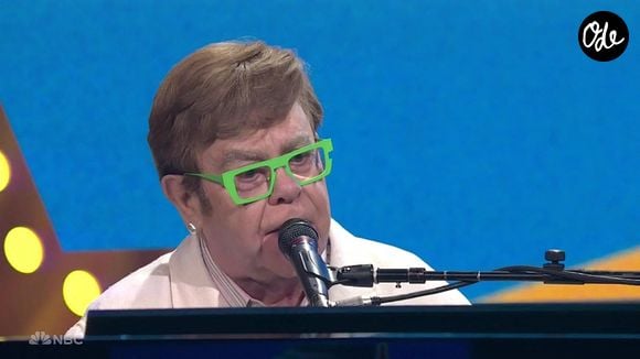 Lors de leurs vacances, la famille s’est rendue à La Guérite, un restaurant situé sur l’île Sainte-Marguerite, près de Cannes.

Elton John et Brandi Carlile interprètent deux titres de leur nouvel album "Who Believes in Angels ?" dans l’émission Saturday Night Live, à Los Angeles. 

Backgrid UK/ Bestimage