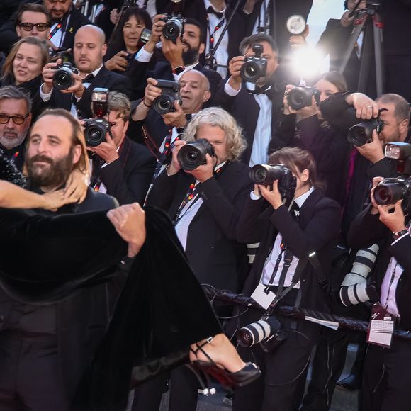 Laetitia Casta et Vincent Macaigne - Montée des marches du film " Karma " lors du 79ème Festival International du Film de Cannes, Fran ce, le 15 mai 2026. © Marco Barada/SOPA Images via ZUMA Press Wire/Bestimage
