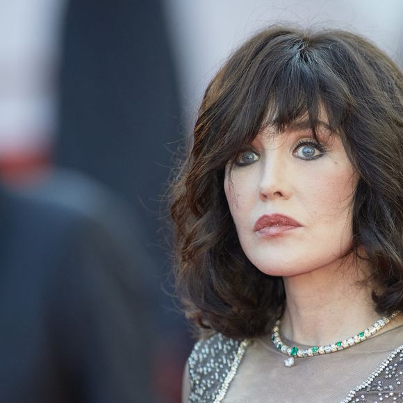 Isabelle Adjani est à l’affiche de "Soleil Noir", une série Netflix disponible le 9 juillet. 

Isabelle Adjani - Montée des marches du film « De son vivant » lors du 74ème Festival International du Film de Cannes.
© Borde-Jacovides-Moreau / Bestimage