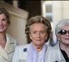 L'ancienne Première dame s'était installée à La Jonchère à la suite d'un problème d'ascenseur.

Michèle Laroque, Bernadette Chirac et Line Renaud lors du mariage de Claude Chirac et Frédéric Salat-Baroux à la mairie du 6e arrondissement de Paris.