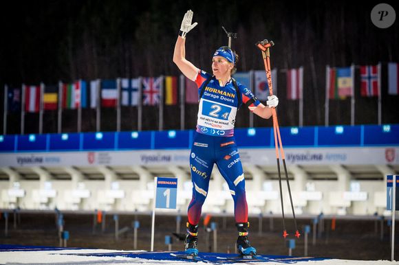 Julia Simon de France fait un geste pendant l'épreuve de relais féminin (4 x 6 km) dans le cadre de la Coupe du monde IBU de biathlon 2025 à Nove Mesto na Morave, République tchèque, le 9 mars 2025. Photo by Jaroslav Svoboda/CTK Photo/ABACAPRESS.COM
