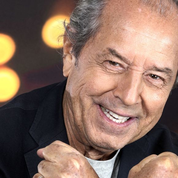 À 80 ans, il publie son autobiographie J'ai tant de choses à vous raconter aux éditions XO. 

Portrait de Christian Morin lors de l'enregistrement de l'émission "Chez Jordan de Luxe" à Paris. Le 9 octobre 2023
© Cédric Perrin / Bestimage