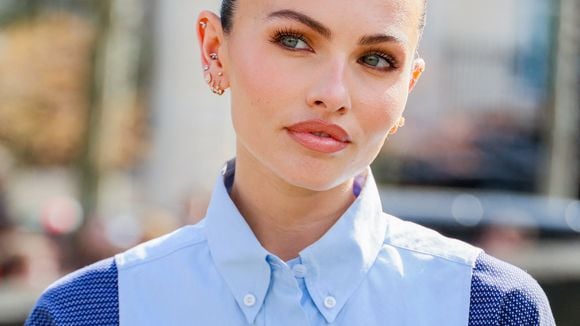 Fraîchement fiancée, Thylane Blondeau fait une apparition remarquée à la Fashion Week de Paris, non loin de Louane et Vittoria de Savoie