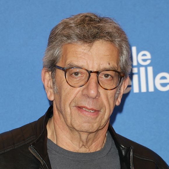 "J'ai commencé à avoir la tête qui tourne, des troubles de l'équilibre", raconte-t-il, "Je sentais les battements de mon cœur dans le cerveau.".

Michel Cymes - Première du film "Pour le Meilleur" au Grand Rex à Paris le 20 avril 2026. © Coadic Guirec/Bestimage