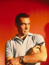 De James Bond à la Haute-Loire : cette star des années 70 vit dans une ancienne auberge de montagne entourée de nature et de souvenirs