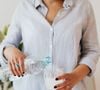 L'ingénieur chimiste Diego Fernández propose une recette simple associant bicarbonate, eau tiède et savon liquide.