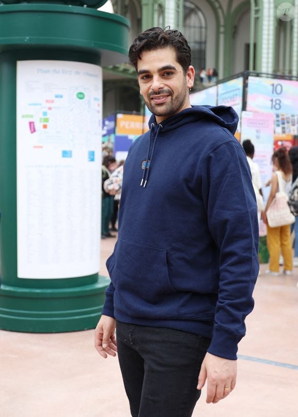 En attendant la rentrée, le danseur phare de "Danse avec les Stars" s'est envolé... A Bora-Bora avec sa femme Coralie et leur fils Livio tout juste âgé de 8 ans. 

Christophe Licata - Festival du Livre de Paris 2025 au Grand Palais à Paris le 12 Avril 2025. © Denis Guignebourg / Bestimage
