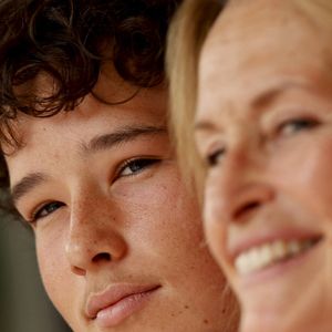 Estelle Lefébure et son fils Giulano Ramette au photocall du village lors des Internationaux de France de Tennis de Roland Garros 2026, à Paris, France, le 29 mai 2026. © Dominique Jacovides/Bestimage