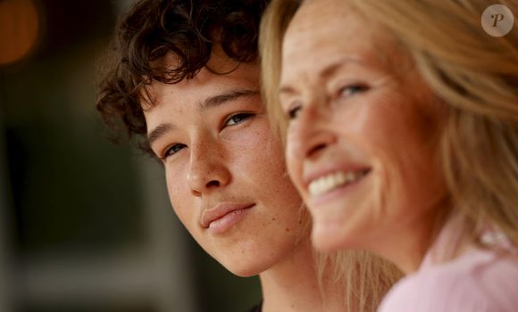 Estelle Lefébure et son fils Giulano Ramette au photocall du village lors des Internationaux de France de Tennis de Roland Garros 2026, à Paris, France, le 29 mai 2026. © Dominique Jacovides/Bestimage