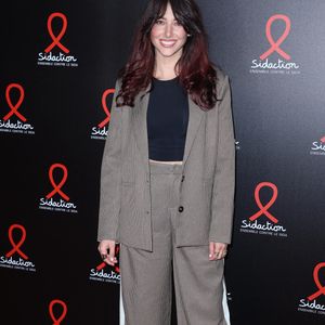 Delphine Wespiser assiste à la soirée de lancement de Sidaction dans le cadre de la Fashion Week de Paris, au Lido à Paris, en France, le 3 mars 2025. Photo : Jérôme Dominé/ABACAPRESS.COM