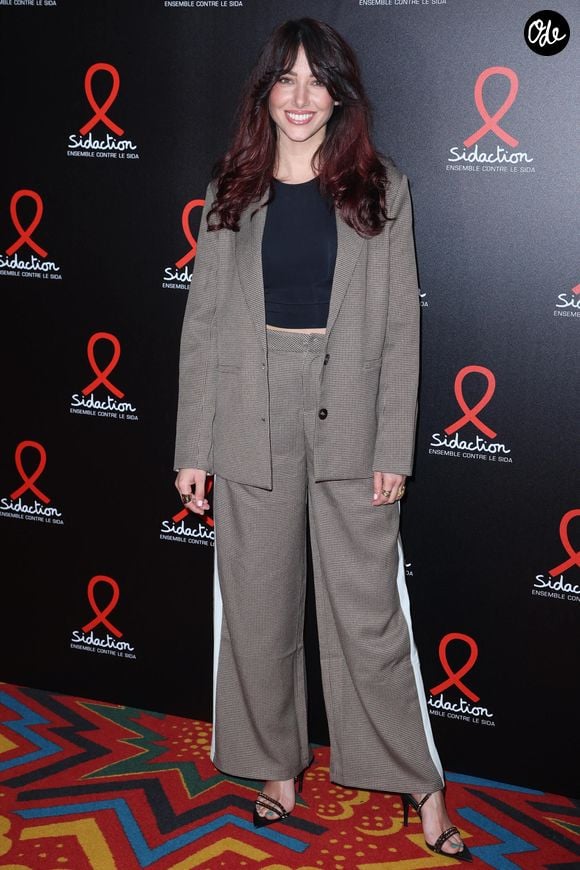 Delphine Wespiser assiste à la soirée de lancement de Sidaction dans le cadre de la Fashion Week de Paris, au Lido à Paris, en France, le 3 mars 2025. Photo : Jérôme Dominé/ABACAPRESS.COM