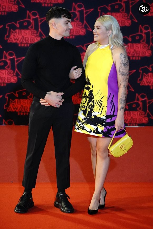Florian Rossi et Louane Emera lors de la 23ème édition des NRJ Music Awards 2021 au Palais des Festivals de Cannes, le 20 novembre 2021. Norbert Scanella / Panoramic / Bestimage