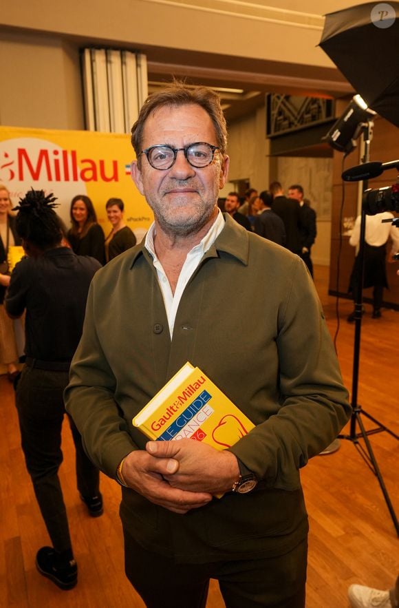 Il s'agit de Michel Sarran.

Exclusif - Michel Sarran lors de la soirée de remise des prix Gault&Millau à la Maison de la Mutualité à Paris le 17 novembre 2025.

© Anne-Sophie Guebey / Bestimage