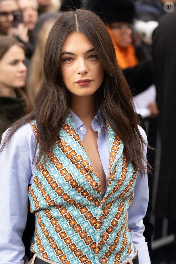 Une étape symbolique qui s’est « super bien passée », confirmant la solidité de leur couple.

Deva Cassel - Arrivées au défilé Dior "Collection Haute Couture Printemps/Eté 2026" lors de la Fashion Week de Paris (PFW), au musée Rodin, à Paris, France, le 26 janvier 2026. © Olivier Borde/Bestimage