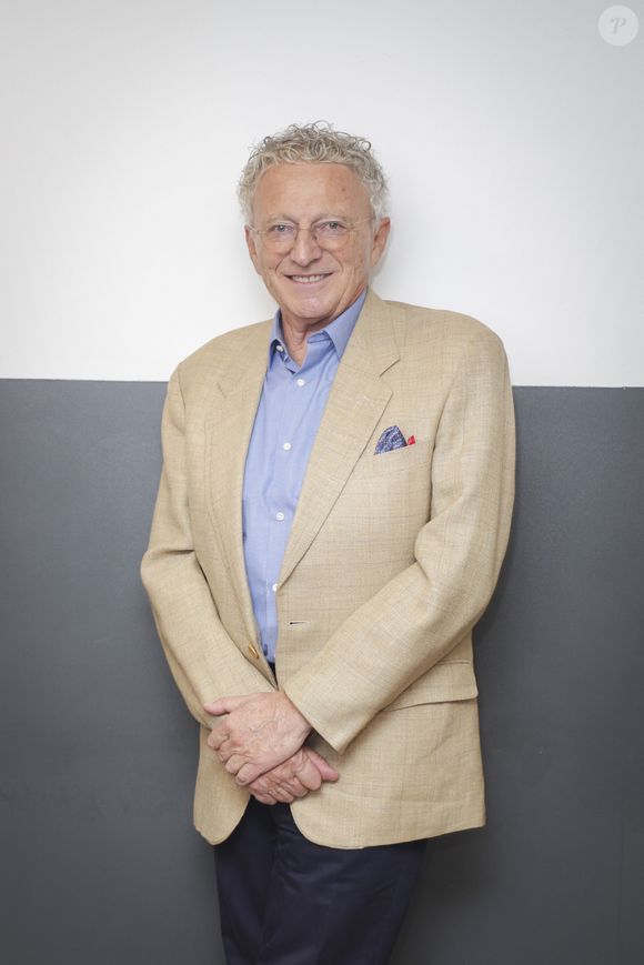 Exclusif - nelson Monfort, en marge de sa venue sur le plateau de l’enregistrement de l’émission « Face à Hanouna » présentée par C.Hanouna et diffusée sur C8 le 2 Novembre 2024, à Paris, France, le 31 octobre 2024. © Jack Tribeca / Bestimage